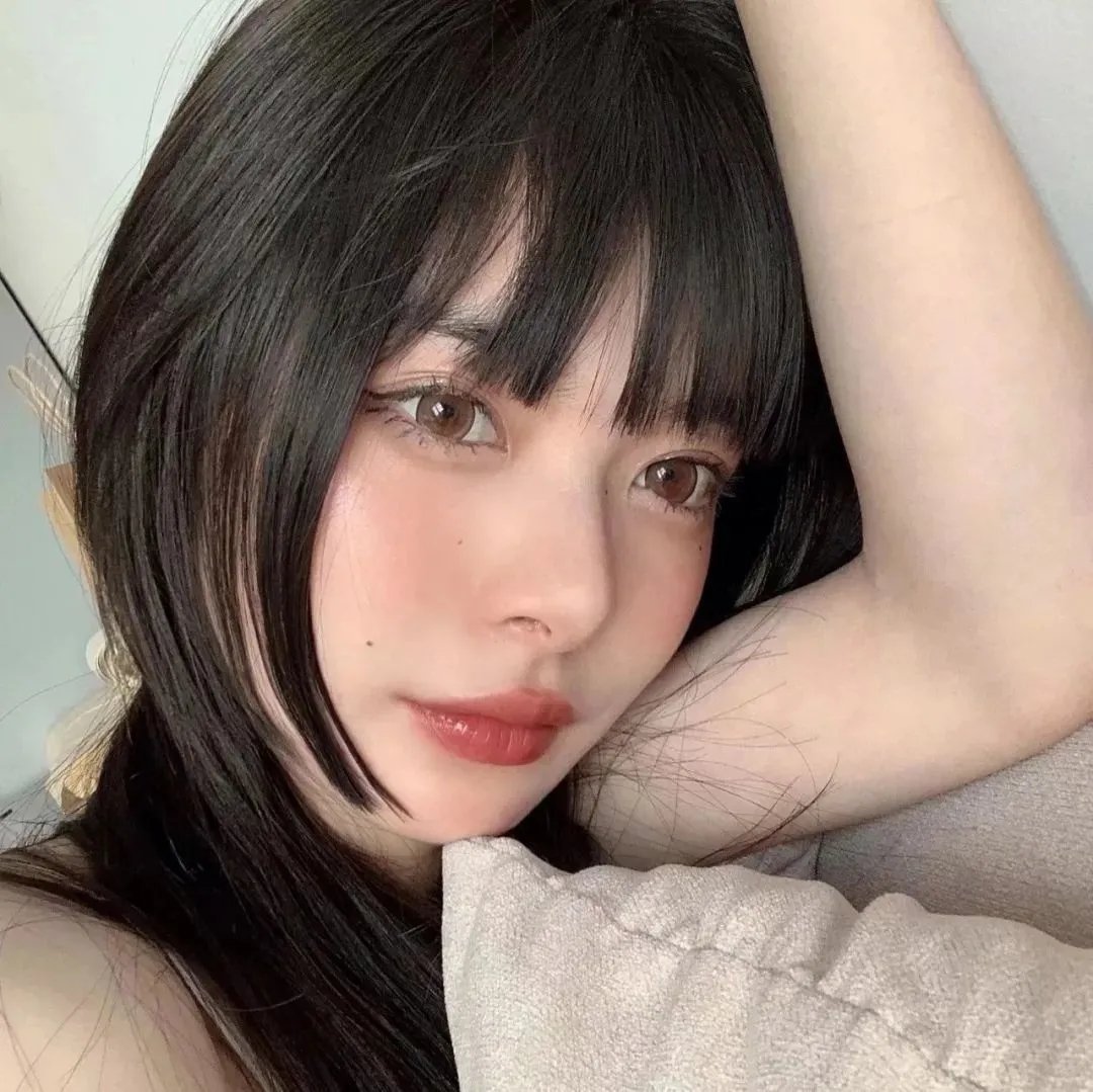 驼背人与舞女